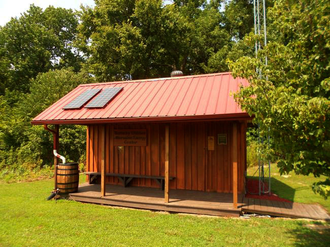 The Kentucky Utilities Alternative Energy Center demonstrates that solar and wind power are viable alternatives to  fossil fuels as emergu sources.